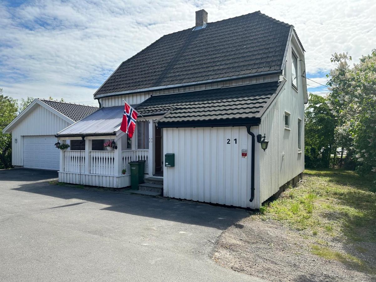 Oslo Guest House Twin & Family Room Kjeller Bagian luar foto